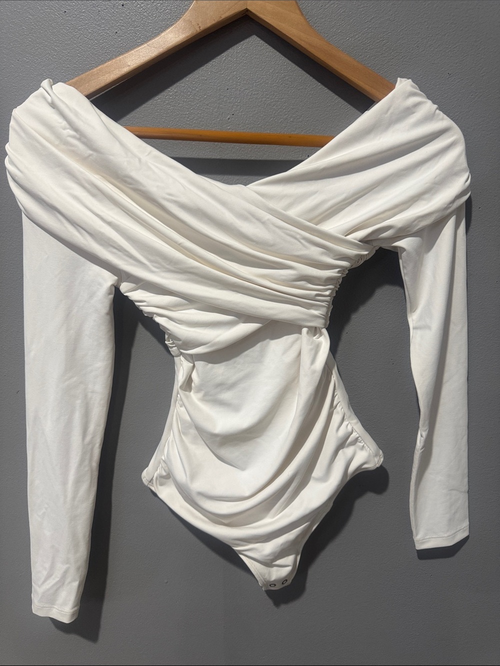 Abercrombie & Fitch Off-White Off-Shoulder Draped Long-Sleeve Bodysuit